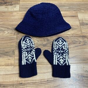 Women’s 2 Piece Blue Hat & Mitten Set